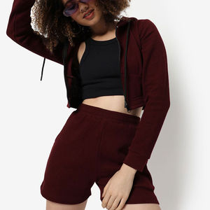 Venta caliente Mujeres Crop Hoodie Shorts Set Custom Made Logo Impreso Diseño Sólido Mujeres Crop Hoodie Shorts Set Transpirable - Product Image 5