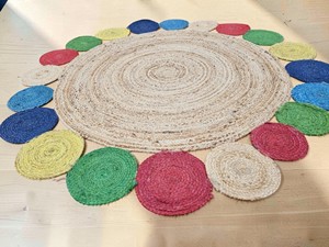 Tapis rond en jute fait main avec bordure patchwork colorée, style bohème, poils plats, pour salon - Product Image 4