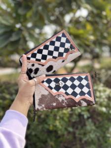 Estuche para Teléfono con Cartera de Cuero Tallado a Mano de Diseño Moderno, Elegante Cartera de Cuero Vacuno con Estampado de Cuadros para Mujer - Product Image 4