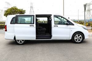 Véhicule d'occasion certifié avec faible kilométrage (20,8 km) et un état impeccable, blanc, Mercedes-Benz Vito Tourer 121 2.0L M274 DEH 20 LA, moteur RWD VAN, modèle 2018 - Product Image 5
