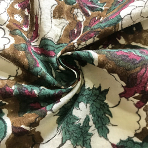 Tela de Algodón Estampada a Mano con Diseño Floral Mughal Indio en Tonos Marrón, Verde Azulado y Detalles en Color Vino - Product Image 2