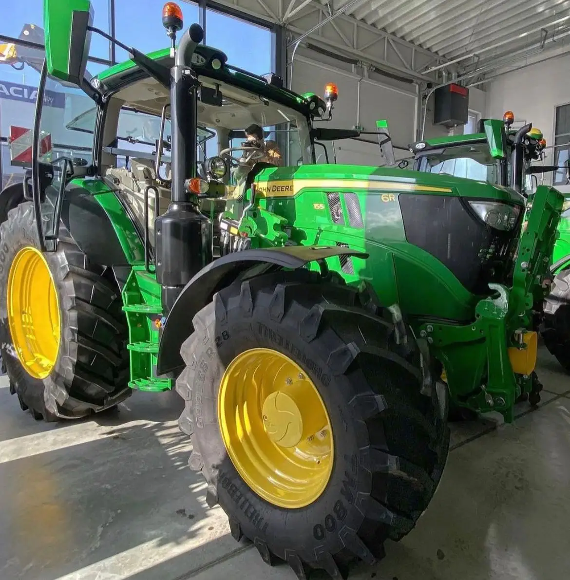 Original Gebraucht John und deee PS 4x4 Landwirtschaft traktor mit vollen Geräten zu sehr günstigen Preisen in Frankreich erhältlich