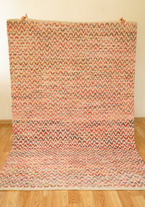 Tapis de coton en laine chevron multicolore fait à la main texturé doux pour une décoration bohème vibrante - Product Image 5
