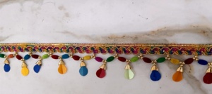 Bordes de encaje de ganchillo elegantes para blusas saris y patrones hechos a mano Dupattas disponibles para pedidos personalizados a granel - Product Image 4