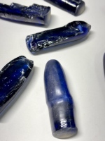 Saphir bleu de culture, bleu royal, pierres brutes précieuses, boules brutes certifiées, fusion synthétique par flamme pour la taille de pierres précieuses, lapidaire créé