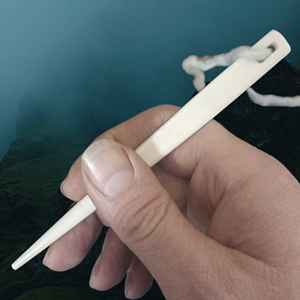 Aiguille à lacets en os de buffle naturel, écologique, durable, polie, outil artisanal pour la couture du cuir, le tissage, le crochet, la couture traditionnelle - Product Image 3