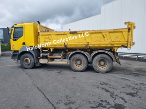 Camión Volquete Ligero Diésel Euro 3 6x4 Renault Kerax 380.26 Usado del 2004 con Caja de Volteo de Tres Lados - Product Image 2