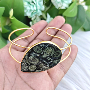 Bracelet pour femme plaqué or, jaspe kambaba naturel, bracelet ouvert, forme de poire longue, pierre précieuse, double couche, bracelet ouvert - Product Image 6