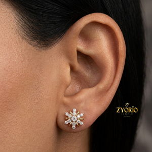 Pendientes de Lujo para Mujer, Diseño de Flor con 33 Diamantes Pequeños de Corte Brillante, Oro Sólido de 14K, Diamantes Sintéticos Cultivados en Laboratorio - Product Image 1