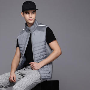 Chaleco acolchado transpirable de primera calidad para hombre, cuello en V, bolsillos con cremallera, secado rápido para invierno al aire libre, servicio OEM/ODM disponible - Product Image 3