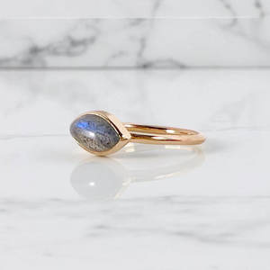 แหวนเงินแท้ 925 ชุบทอง ประดับพลอยลาบราโดไรต์ ขนาด 5-10 มม. สไตล์วินเทจ สำหรับงานแต่งงาน งานเลี้ยง พร้อมใบรับรอง IGI เหมาะสำหรับเป็นของขวัญ - Product Image 1