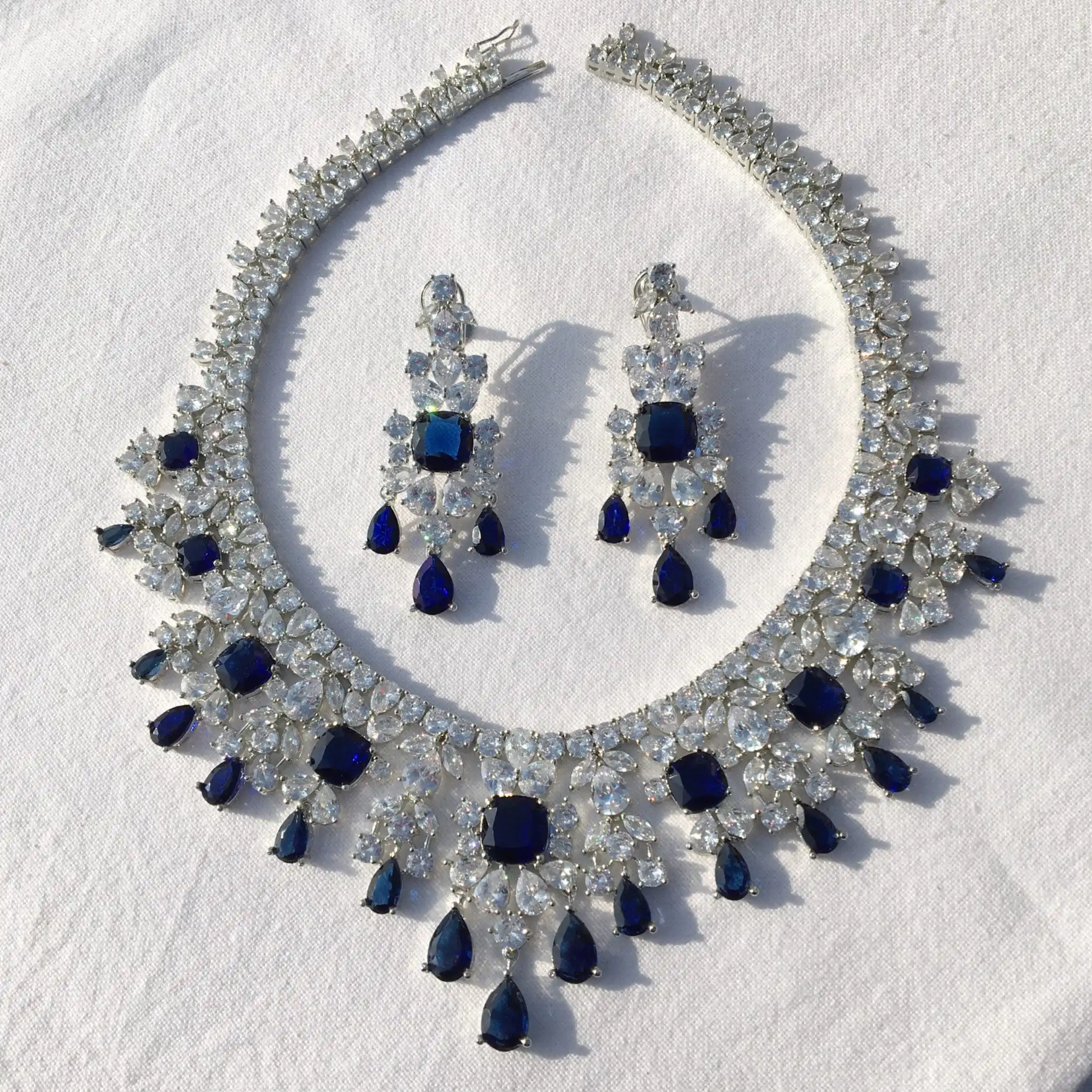 Conjunto de colar de diamante falso azul safira de laboratório de alta qualidade joia de noiva indiana conjunto de colar de diamante esmeralda Kundan azul escuro