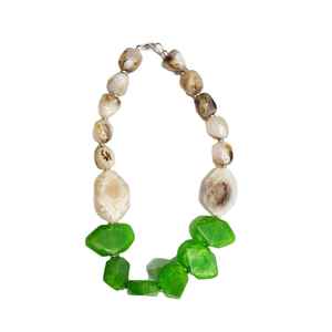 Collar de Resina Hermoso de Calidad de Exportación, Colgante de Arte Hecho a Mano, Accesorios para Mujer Disponibles a Precio Directo de Fábrica - Product Image 1