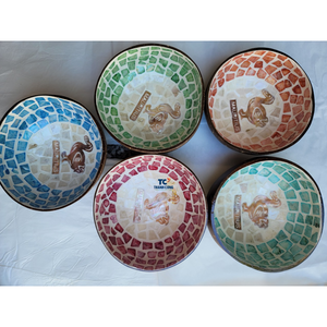 Bol en noix de coco naturel gravé à la main bol en coquille de noix de coco sculpté unique avec un design créatif pour la nourriture - Product Image 1