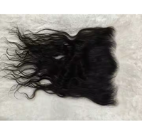 Perruque frontale HD d'aspect naturel faite de cheveux humains doux qui imitent le cuir chevelu réel, offrant un défaut moins de délié et confortable