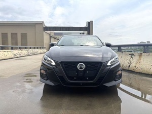 Auto Usado 2019, Sedán Chino con Volante a la Izquierda, Transmisión Automática, Asientos de Cuero, Cámara Trasera, Llantas R17, Teana V, Emisión - Product Image 1