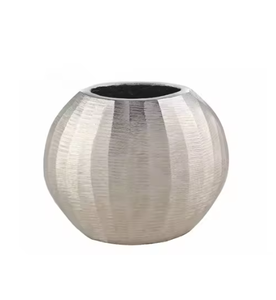 Venta al por mayor jarrones de metal contemporáneos elegancia moderna floreros con estilo macetas elevan su espacio vital con jarrones indios - Product Image 1