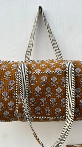 Sac de voyage week-end décontracté de luxe matelassé fait main, grande capacité, durable, imprimé floral en blocs, coton, fermeture éclair - Product Image 2