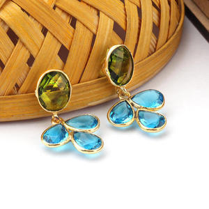 Nueva llegada Pendientes de gota con estilo dorado Pendientes de diseño de flores doradas Verde por pendiente de piedras preciosas - Product Image 2