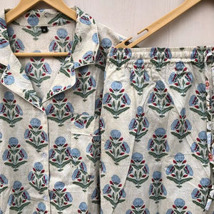 Conjunto de pijamas con estampado de bloques indios, ropa de noche de algodón puro Floral, traje de noche de verano suave, regalo perfecto para ella - Product Image 1