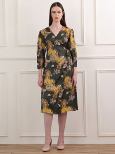 Vestido cruzado de satén recto acampanado con mangas abullonadas hasta la rodilla para mujer - Product Image 3