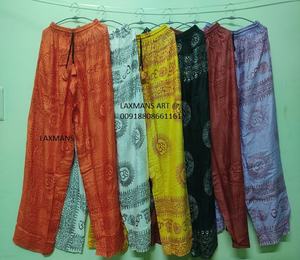 Nouveaux pyjamas en rayonne imprimés Om pour femmes en provenance d'Inde Pantalons en rayonne imprimés Pyjamas imprimés Om Pyjamas imprimés bohèmes Symboles Om - Product Image 1