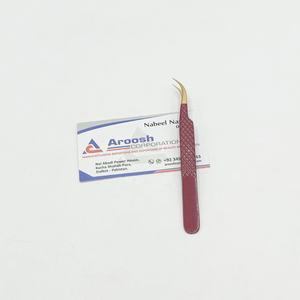 Vente en gros pince à épiler professionnelle de type courbe en J Extensions de cils à poignée diamantée en acier inoxydable à pointe dorée marron durable - Product Image 3