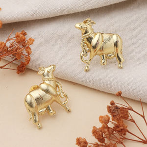 Boucles d'oreilles fines en laiton Design élégant de clous de taureau - Product Image 2