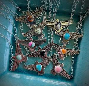 สร้อยคอสเตอร์ลิงธันเดอร์เบิร์ดพร้อมจี้เงินทำมือสไตล์ตะวันตกเฉียงใต้สัญลักษณ์ของพลังและการป้องกันที่แข็งแกร่ง - Product Image 1