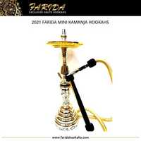 Chicha de luxe Farida 2021, modèle Mini Kamanja de type courbé, en laiton, fabriquée sur mesure, avec tuyau en verre moderne, poignée cannelée et foyer noir émaillé