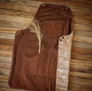 Tablier en cuir avec logo de haute qualité, taille adulte, réglable, dos croisé avec poches LPN-0072 - Product Image 2