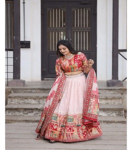 Elegante conjunto indio Georgette Lehenga Choli para mujer con blusa bordada y Dupatta Ideal para ropa de fiesta de boda y festiva - Product Image 1