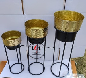 Jardinières martelées latérales murales décoratives de vente chaude avec support dans des tailles personnalisées avec une finition unique - Product Image 1