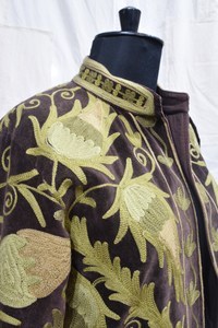 Veste matelassée d'automne-hiver pour femme de qualité, brodée, écologique, doublure en coton, broderie luxueuse, manches longues, noire - Product Image 4