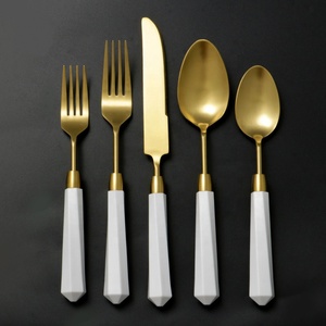 Ensemble de couverts de fantaisie solides de qualité supérieure avec poignée en marbre ensemble de couverts à poignée de conception robuste pour la décoration de maisons, de restaurants et d'hôtels - Product Image 2