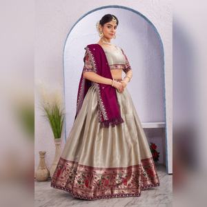 Lehenga Choli de Novia Estilo Indio Pakistaní, Bordado Pesado, Seda, Fiesta de Bodas, al por Mayor y Barato - Product Image 3