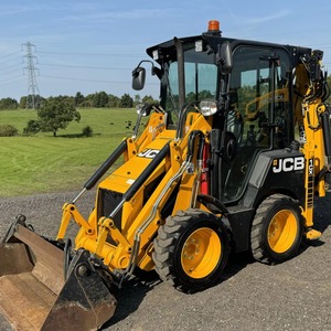 Retroexcavadora 1CX 4x4, Máquina Compacta para Construcción y Agricultura, Sistema Hidráulico Potente, Motor, Caja de Cambios, Funciones Digitales, 1 Año de Garantía - Product Image 1