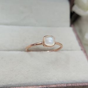 Bague minimaliste en argent sterling 925 avec sertissage de pierre de lune arc-en-ciel de 6x6 mm, bijoux en pierres précieuses, cadeaux, bande en or vermeil - Product Image 5