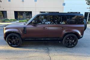 Defender 110 P400 Edición Sedona 2025, 395 hp, 6 Cilindros, Tracción en las Cuatro Ruedas, Rojo Sedona, Paquete de Suspensión Neumática - Product Image 2