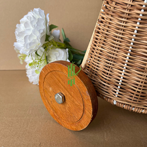 Cuna para Bebés con Asas y Ruedas Hecha de Material Natural - Product Image 3