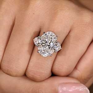 Anillo de Diamante CVD Cultivado en Laboratorio de 5.00 Quilates, Corte Ovalado, con Diamantes en Forma de Pera Laterales, Oro Sólido de 14K, Anillos de Compromiso y Boda, Certificado IGI - Product Image 1