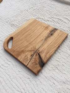 Planche à découper en bois d'acacia de qualité supérieure avec trou Plateau en bois élégant pour la cuisine servant du fromage, de la charcuterie et des apéritifs - Product Image 2