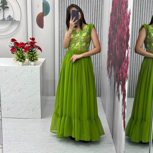 Robe évasée verte de créateur, Collection de robe Navratri, robe rose traditionnelle, robe prête à porter, robe Anarkali verte - Product Image 1