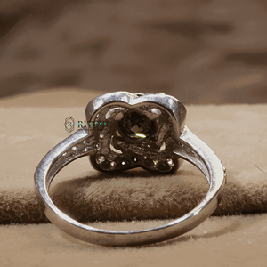 แหวนหมั้นประดับเพชรแล็บโกรว์ทรงรัศมีสีโรสโกลด์สำหรับผู้หญิง - Product Image 4