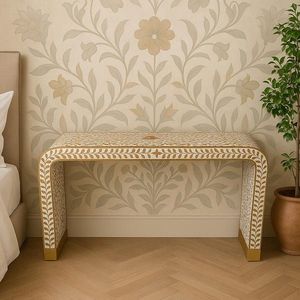 Table basse en résine Art déco, légère, mobile, mobilier de mariage avec un design artisanal pour les intérieurs modernes - Product Image 1
