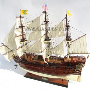 Modelo de barco de madera, modelo artesanal de BONHOMME RICHARD, hecho en VIETNAM - Product Image 2