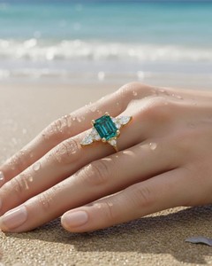Anillo de Plata de Ley con Esmeralda Cultivada en Laboratorio y Detalles en Piedra Blanca AD, Plata 925, Joyería para Mujer, Venta al por Mayor OEM, Anillo de Esmeralda Cultivada en Laboratorio - Product Image 4