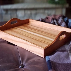 Bandeja de Madera Orgánica Sostenible, Plato de Madera Pulido a Mano para Aperitivos y Charcutería, Bandeja Artesanal de Madera para Eventos - Product Image 1