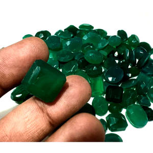Pierre précieuse en onyx vert naturel facetté, polie des deux côtés, onyx vert en vrac, taille et forme variées, vente en gros pour la fabrication de bijoux - Product Image 1