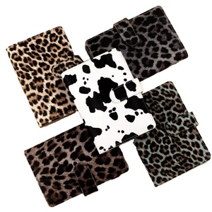 Agenda Organizer con Copertina Rigida in Pelle PU Goffrata con Stampa Leopardata, Chiusura a Cerniera e 6 Anelli - Product Image 1
